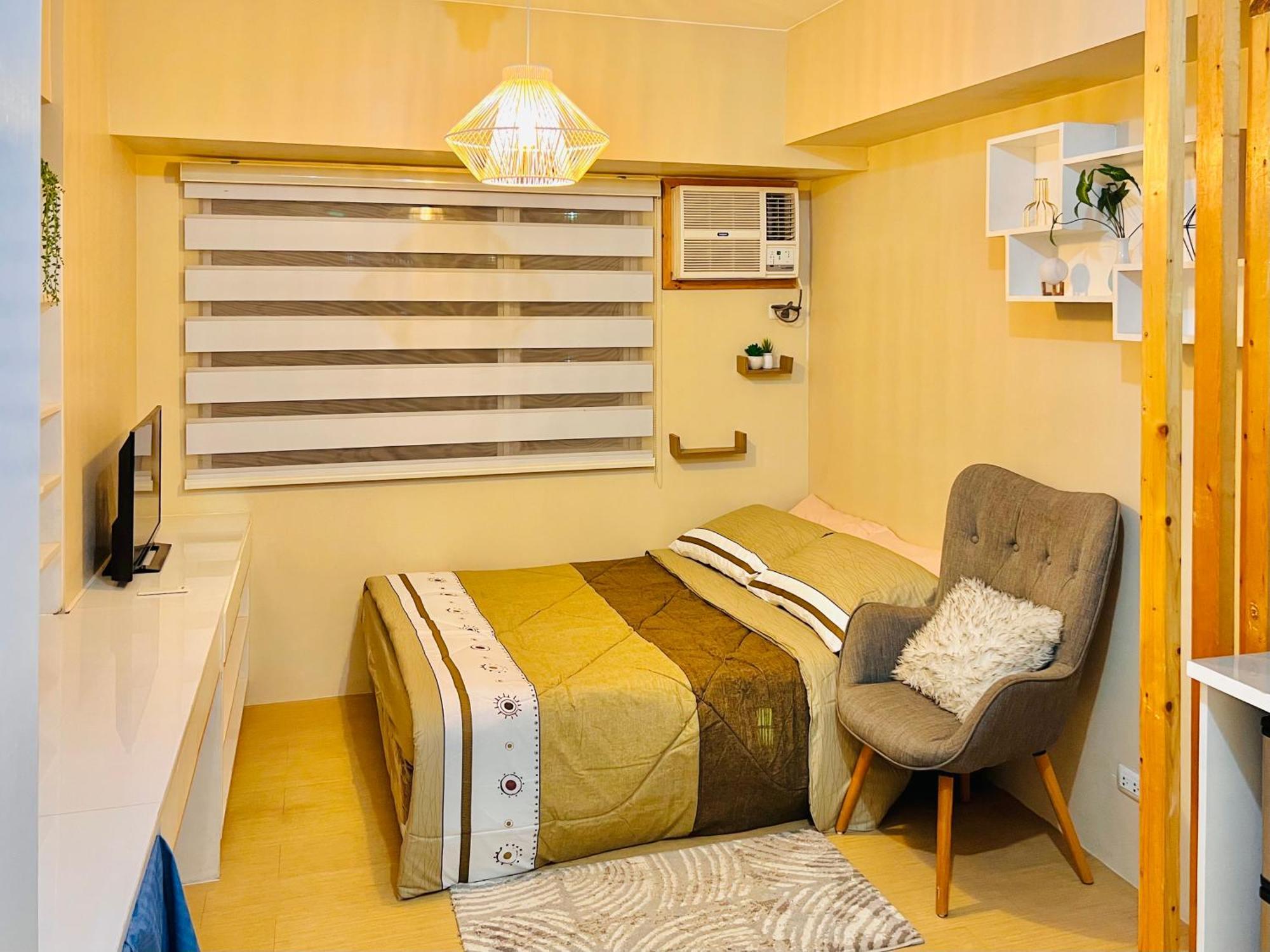 * * *a Charming Urban Retreat *