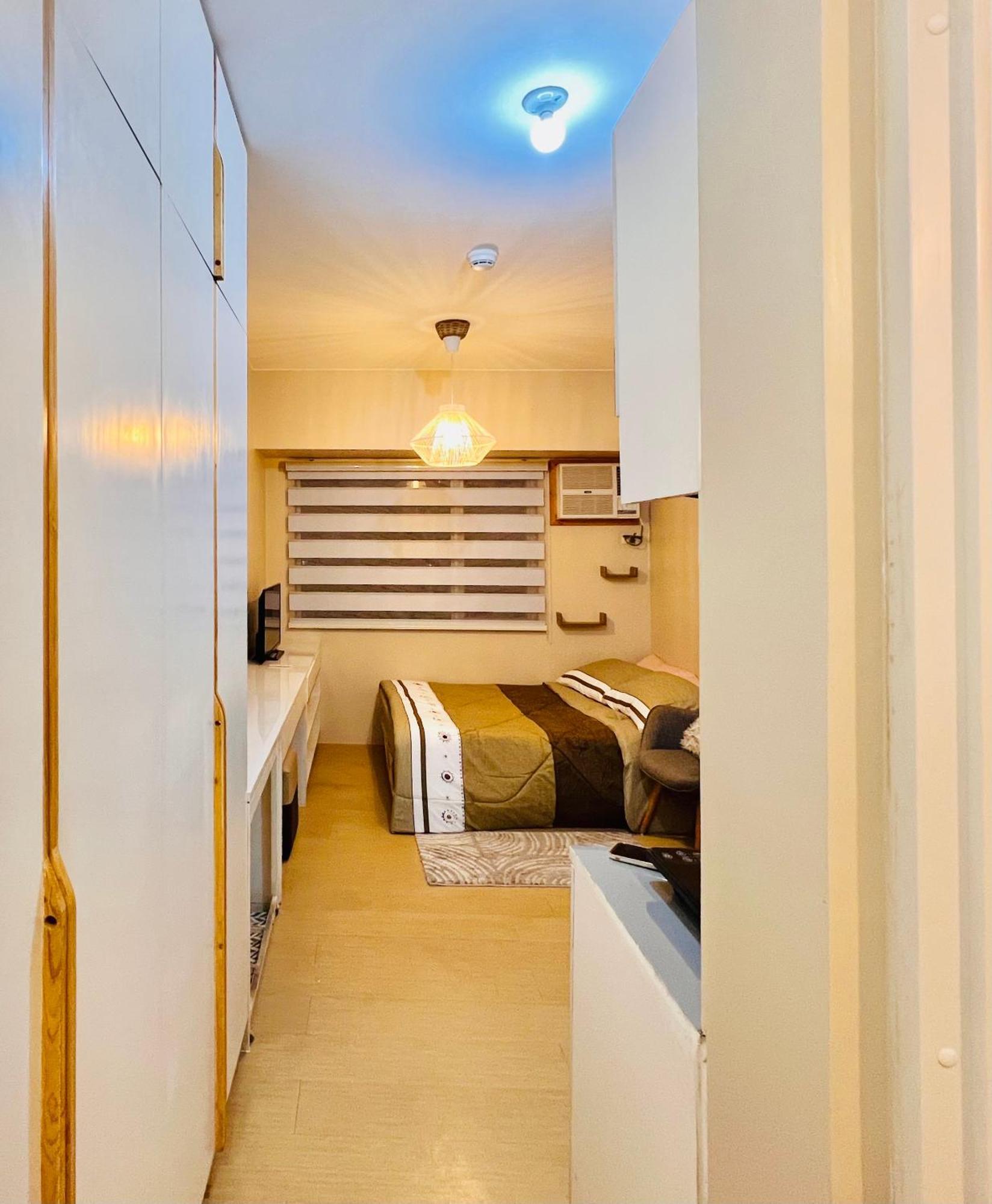 * * *a Charming Urban Retreat Apartment Iloilo City